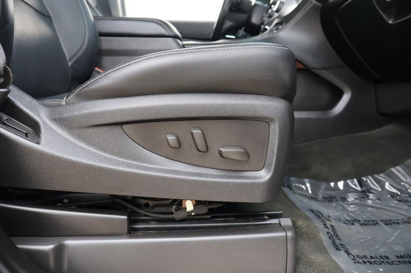 GMC Yukon Vehicle Full-screen Gallery Image 22