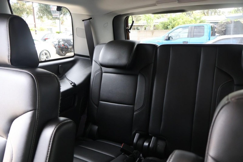 GMC Yukon Vehicle Full-screen Gallery Image 26