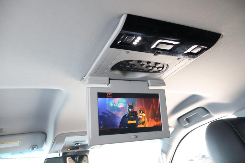 GMC Yukon Vehicle Full-screen Gallery Image 29