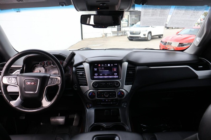 GMC Yukon Vehicle Full-screen Gallery Image 30