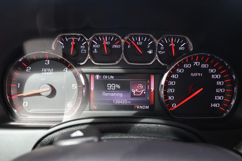 GMC Yukon Vehicle Full-screen Gallery Image 31