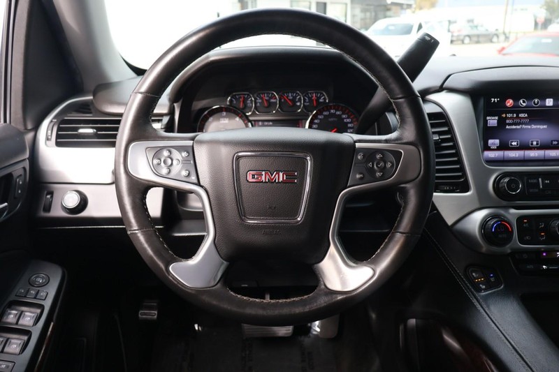 GMC Yukon Vehicle Full-screen Gallery Image 32