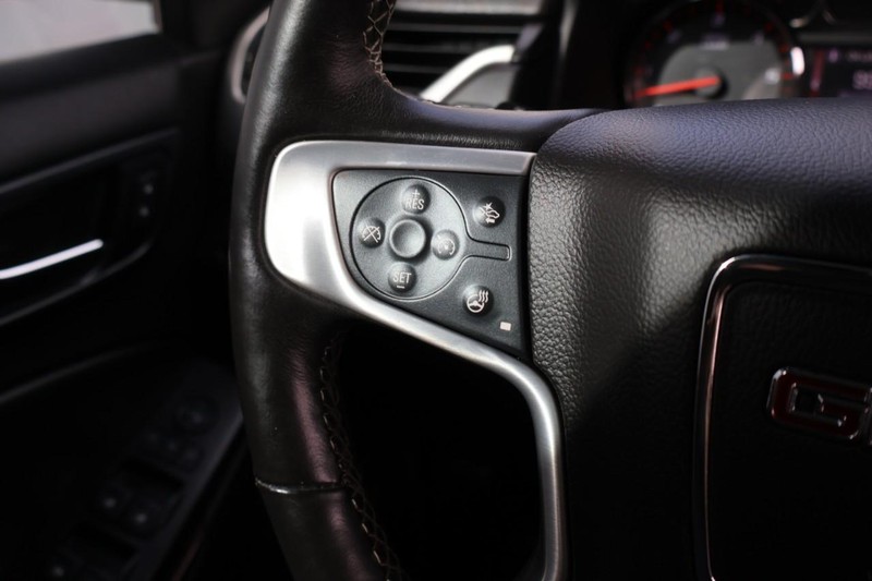 GMC Yukon Vehicle Full-screen Gallery Image 33