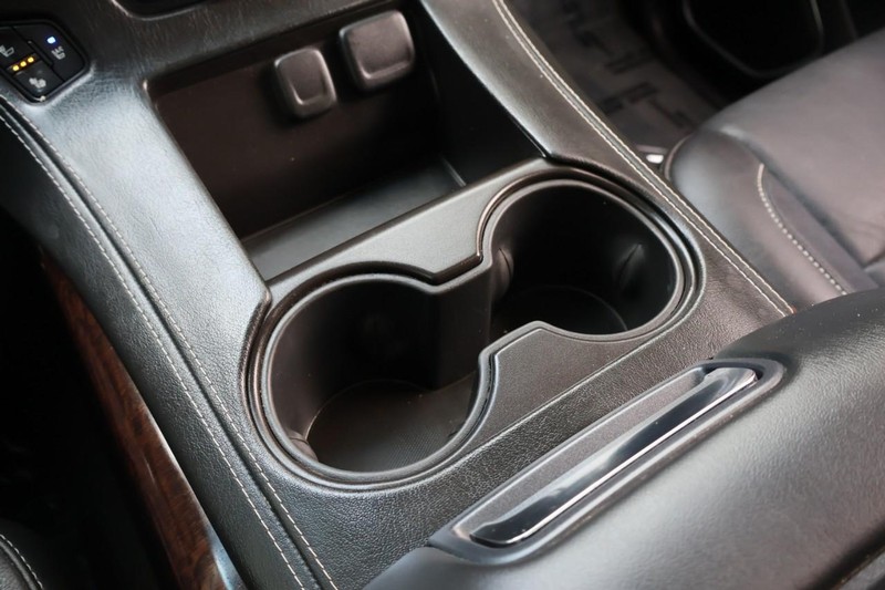 GMC Yukon Vehicle Full-screen Gallery Image 41