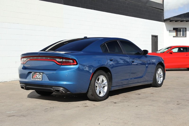 Dodge Charger Vehicle Full-screen Gallery Image 05