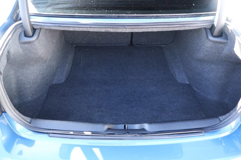 Dodge Charger Vehicle Full-screen Gallery Image 09