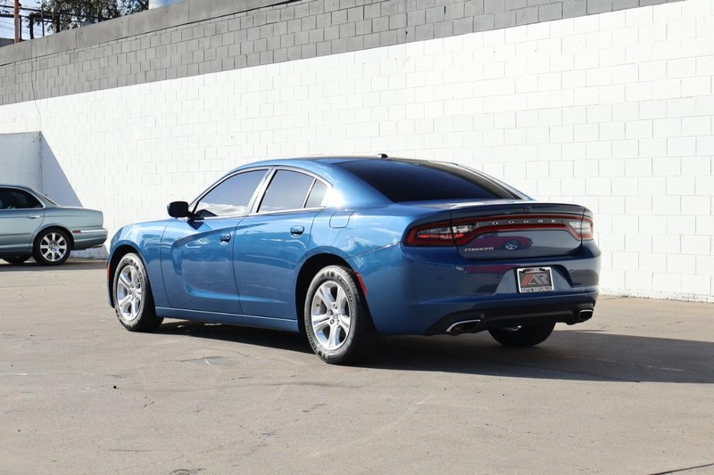 Dodge Charger Vehicle Full-screen Gallery Image 10