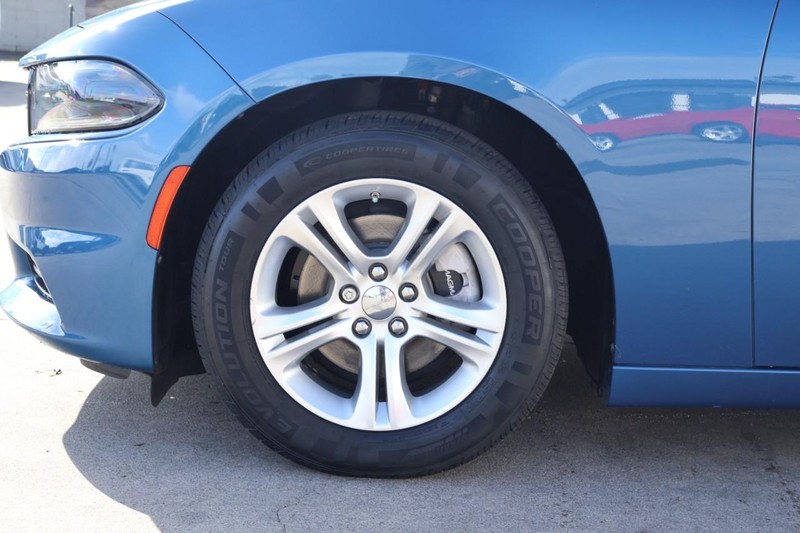 Dodge Charger Vehicle Full-screen Gallery Image 14