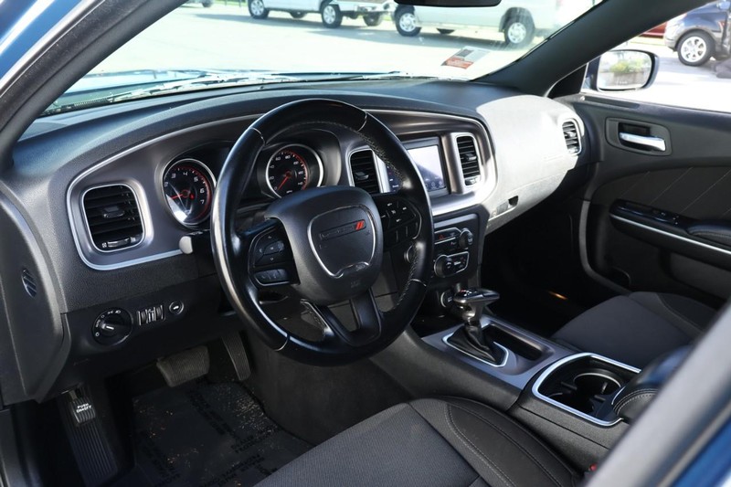 Dodge Charger Vehicle Full-screen Gallery Image 16