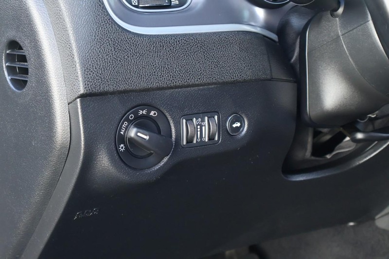 Dodge Charger Vehicle Full-screen Gallery Image 17