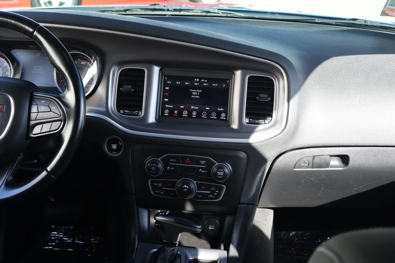 Dodge Charger Vehicle Full-screen Gallery Image 30