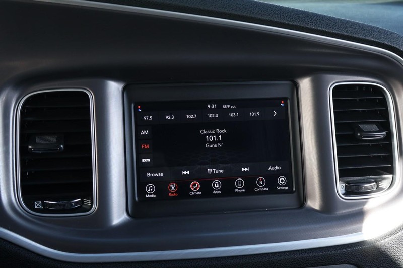 Dodge Charger Vehicle Full-screen Gallery Image 31