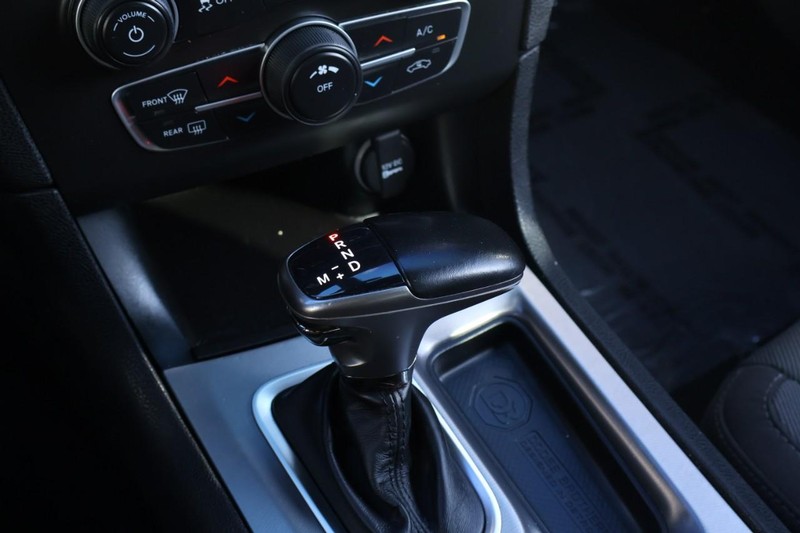 Dodge Charger Vehicle Full-screen Gallery Image 34