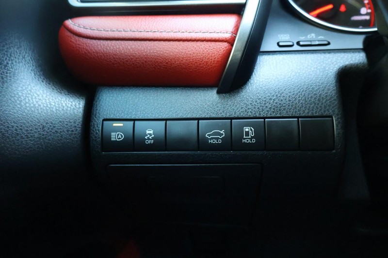 Toyota Camry Vehicle Full-screen Gallery Image 18