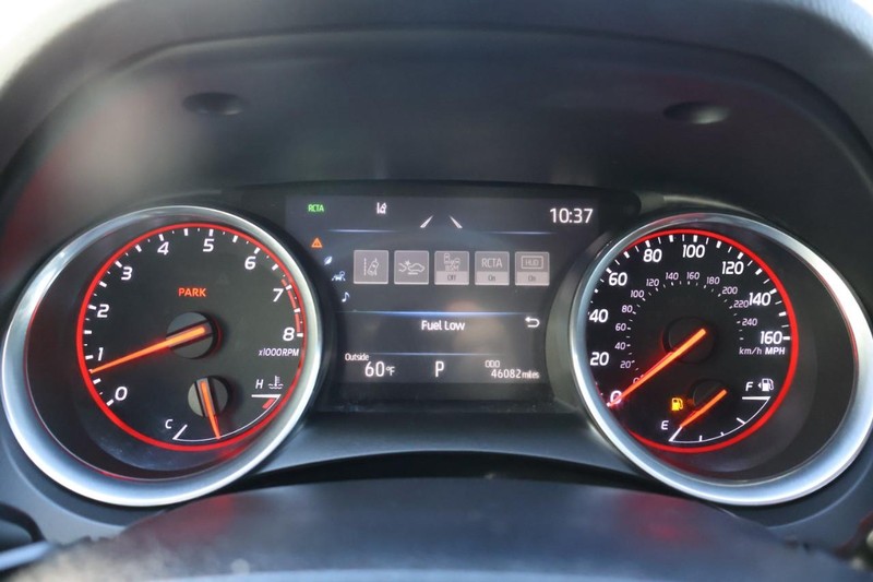 Toyota Camry Vehicle Full-screen Gallery Image 28