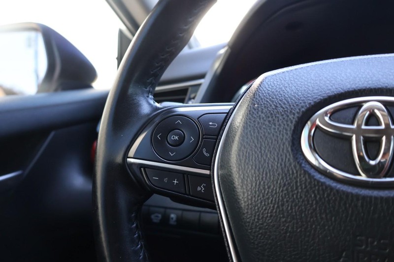 Toyota Camry Vehicle Full-screen Gallery Image 30