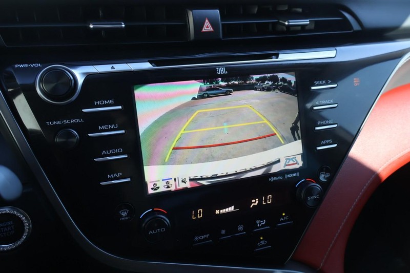 Toyota Camry Vehicle Full-screen Gallery Image 34