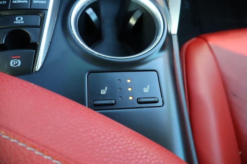 Toyota Camry Vehicle Full-screen Gallery Image 39