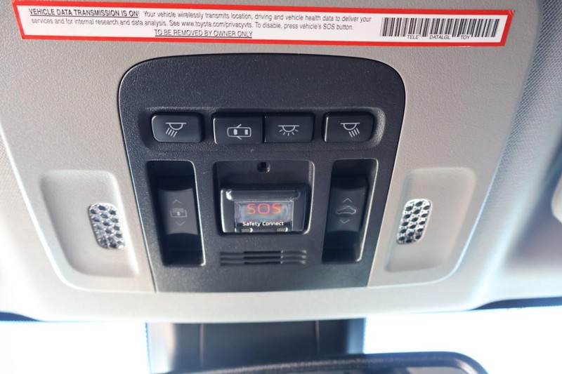 Toyota Camry Vehicle Full-screen Gallery Image 40