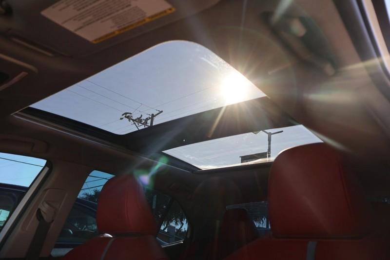 Toyota Camry Vehicle Full-screen Gallery Image 41