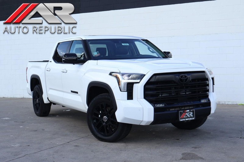 Toyota Tundra 4WD Vehicle Full-screen Gallery Image 01