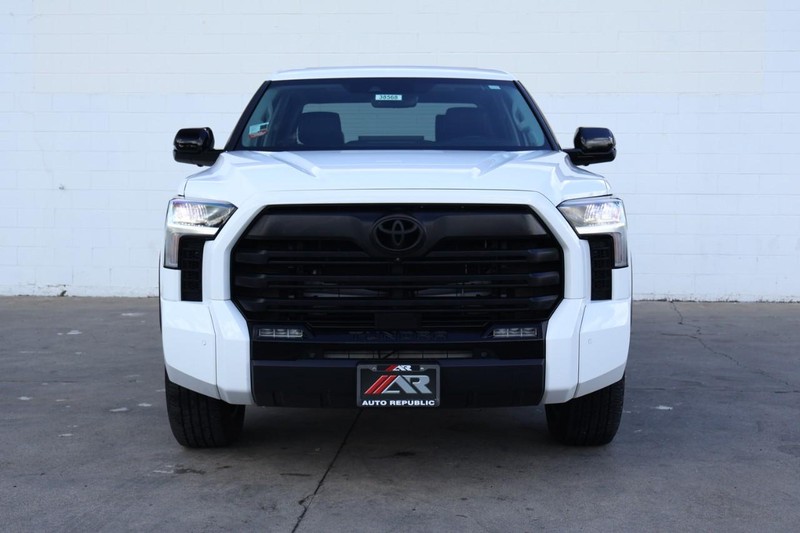 Toyota Tundra 4WD Vehicle Full-screen Gallery Image 02