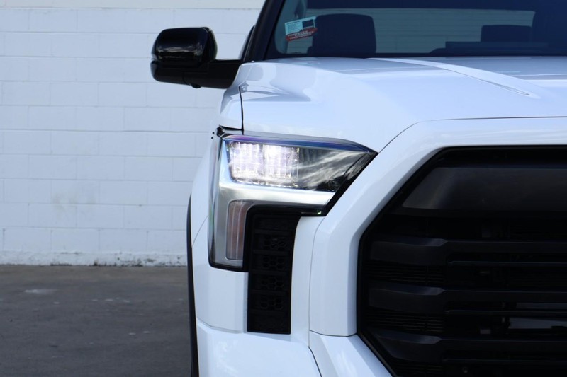 Toyota Tundra 4WD Vehicle Full-screen Gallery Image 03