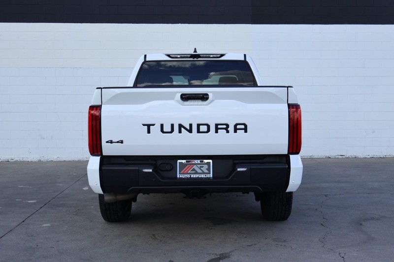 Toyota Tundra 4WD Vehicle Full-screen Gallery Image 06