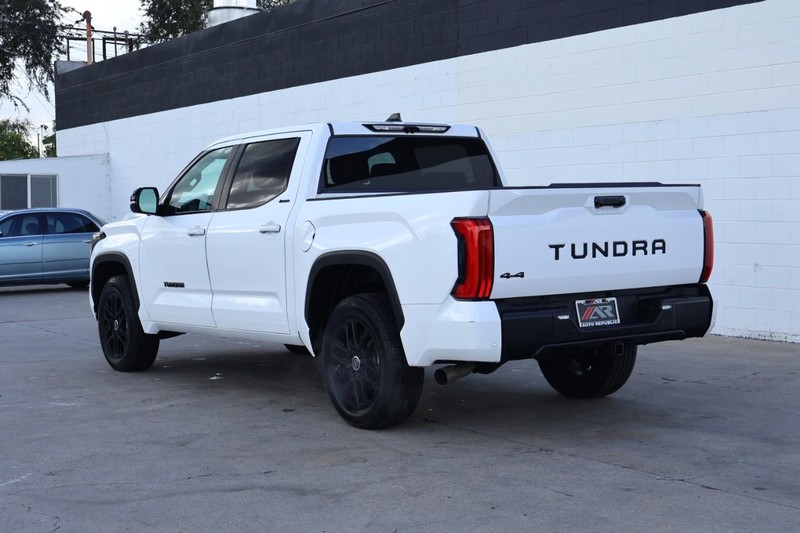 Toyota Tundra 4WD Vehicle Full-screen Gallery Image 10