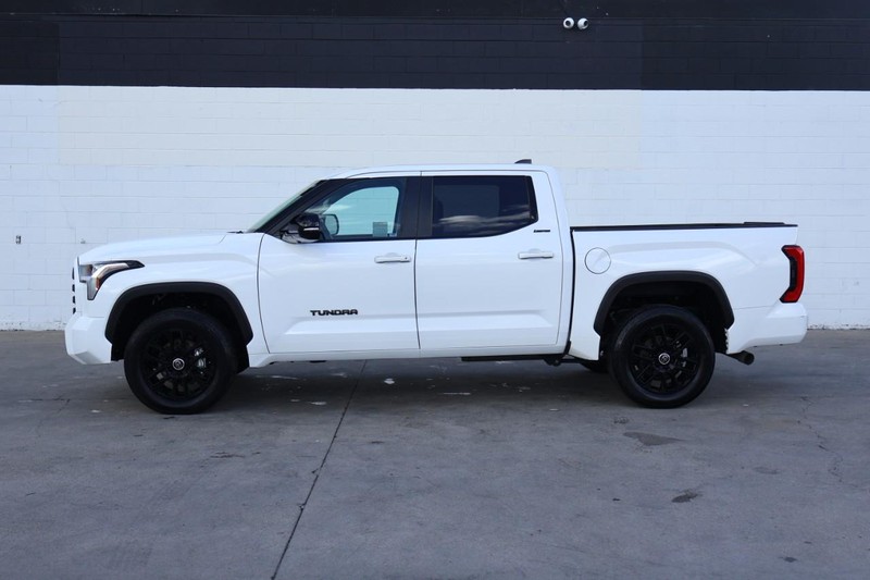 Toyota Tundra 4WD Vehicle Full-screen Gallery Image 11