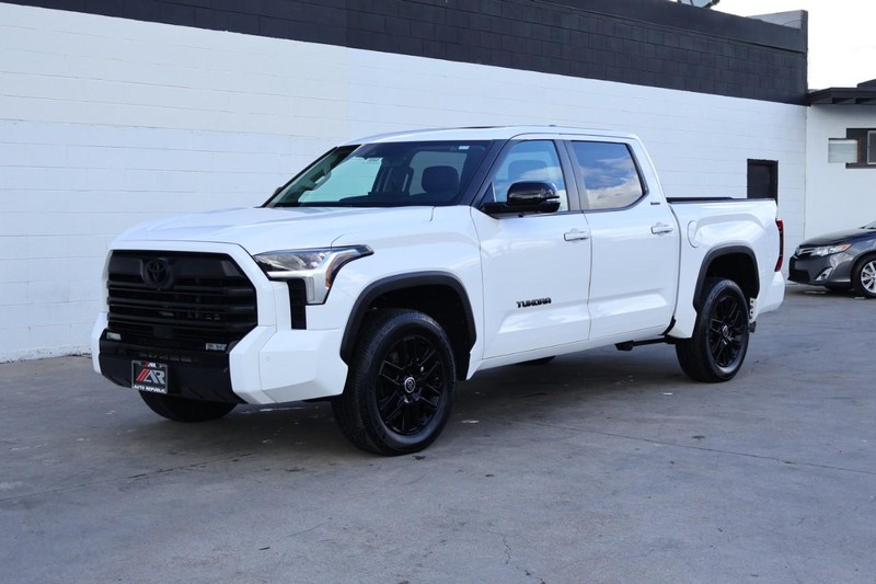 Toyota Tundra 4WD Vehicle Full-screen Gallery Image 12