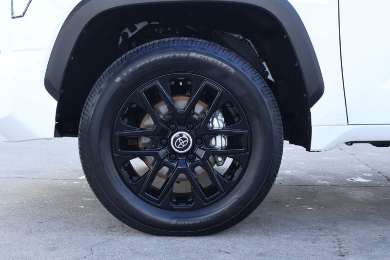 Toyota Tundra 4WD Vehicle Full-screen Gallery Image 14