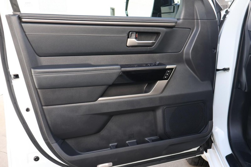 Toyota Tundra 4WD Vehicle Full-screen Gallery Image 15