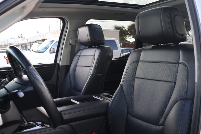 Toyota Tundra 4WD Vehicle Full-screen Gallery Image 20