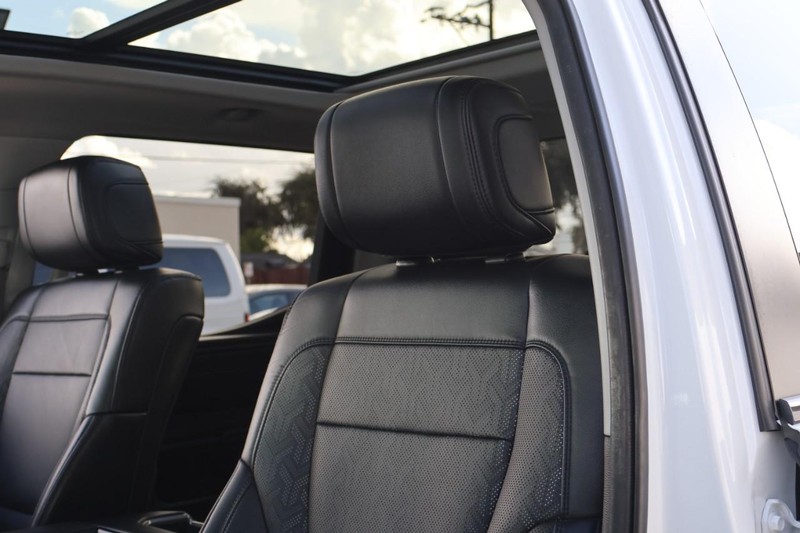 Toyota Tundra 4WD Vehicle Full-screen Gallery Image 21