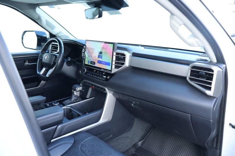 Toyota Tundra 4WD Vehicle Full-screen Gallery Image 22