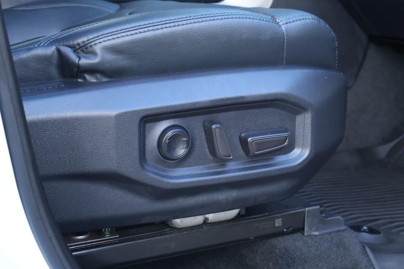 Toyota Tundra 4WD Vehicle Full-screen Gallery Image 23