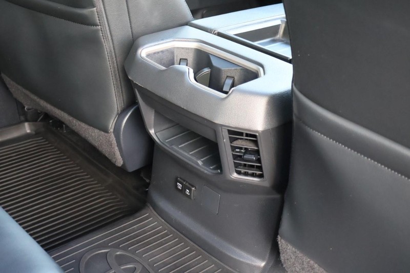 Toyota Tundra 4WD Vehicle Full-screen Gallery Image 26