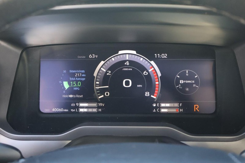 Toyota Tundra 4WD Vehicle Full-screen Gallery Image 28