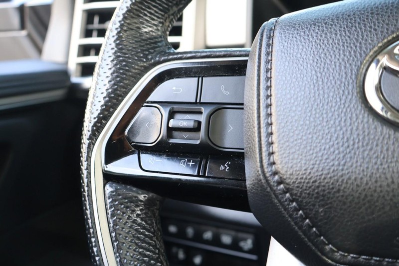 Toyota Tundra 4WD Vehicle Full-screen Gallery Image 30