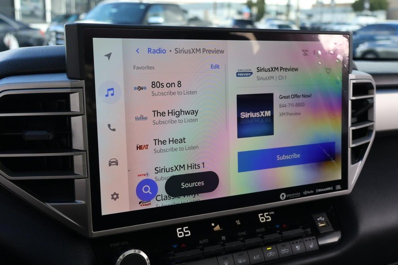 Toyota Tundra 4WD Vehicle Full-screen Gallery Image 34