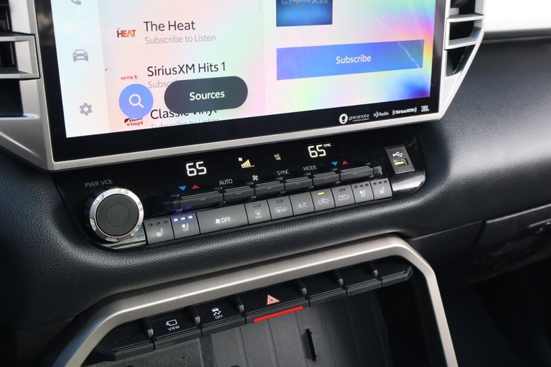 Toyota Tundra 4WD Vehicle Full-screen Gallery Image 35