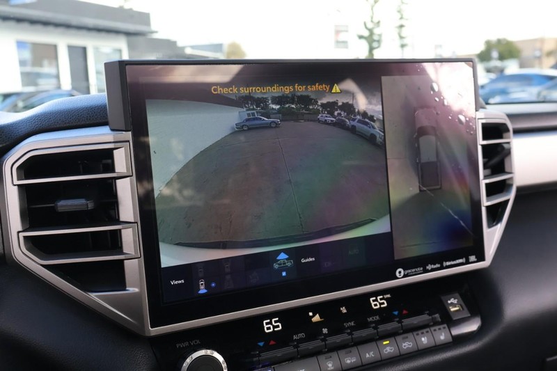 Toyota Tundra 4WD Vehicle Full-screen Gallery Image 36