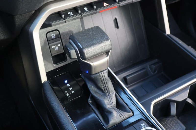 Toyota Tundra 4WD Vehicle Full-screen Gallery Image 38