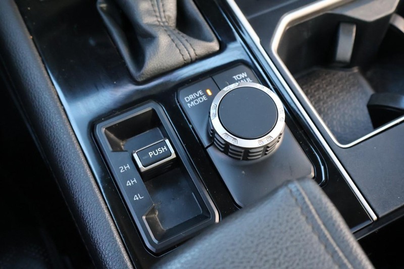 Toyota Tundra 4WD Vehicle Full-screen Gallery Image 39