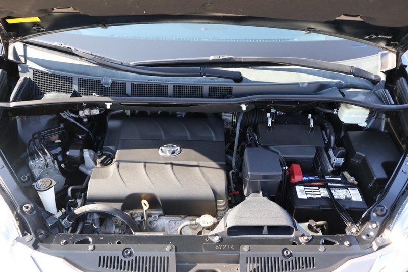 Toyota Sienna Vehicle Full-screen Gallery Image 16