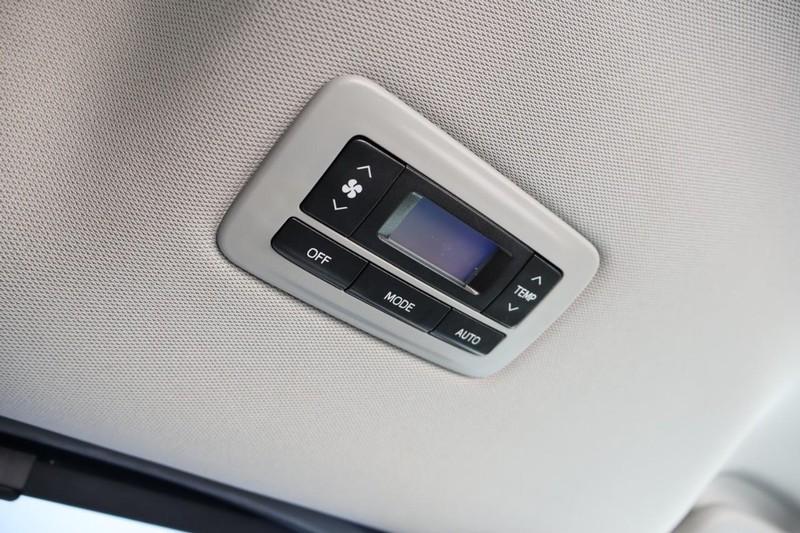 Toyota Sienna Vehicle Full-screen Gallery Image 28