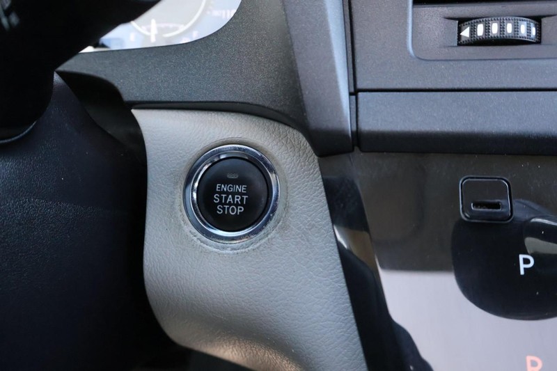 Toyota Sienna Vehicle Full-screen Gallery Image 35