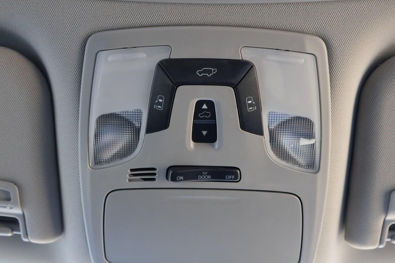 Toyota Sienna Vehicle Full-screen Gallery Image 42