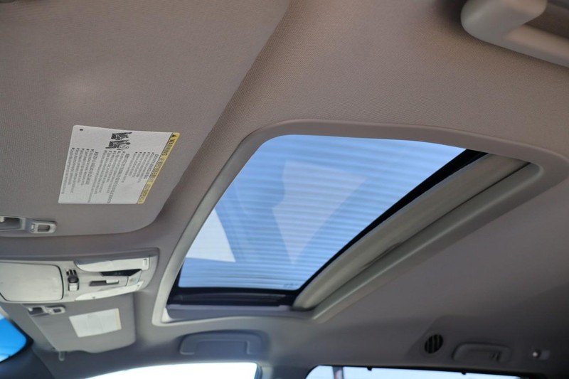 Toyota Sienna Vehicle Full-screen Gallery Image 43